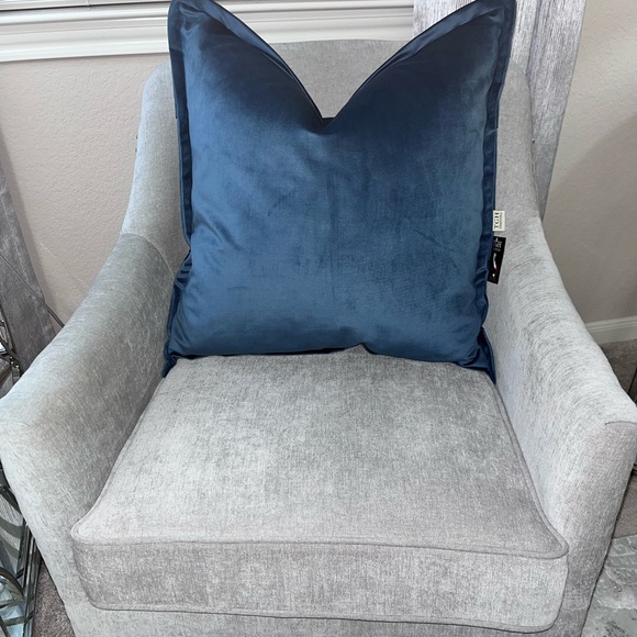 1-TGH TESSITURA ITALIAN VELVET
DECORATIVE PILLOW (Read description for details) - Picture 12 of 17